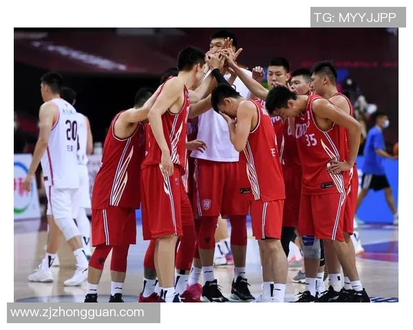 篮球足球双星齐聚帅气风采 揭秘球场外的魅力人生